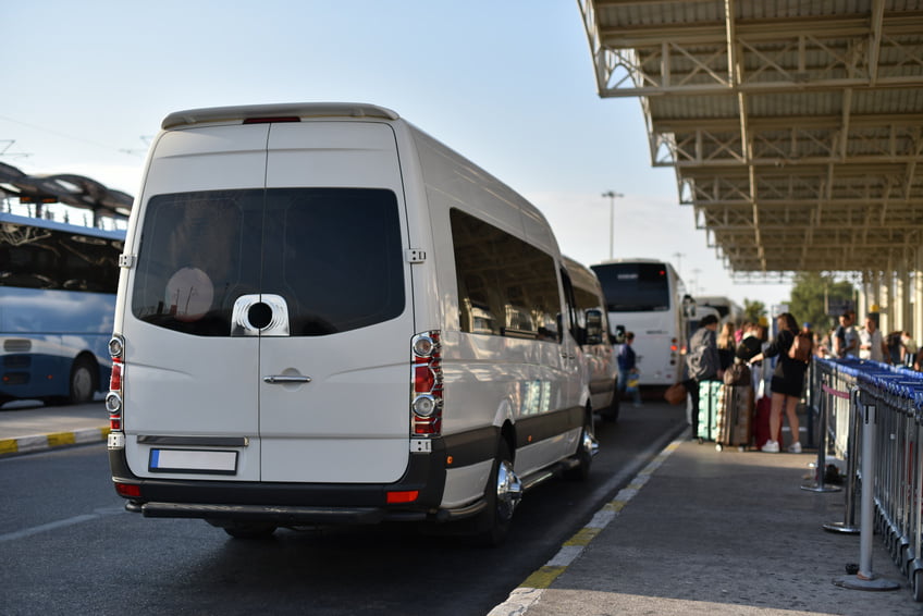 Shuttlebus für Flughafen Transfer in Hamburg
